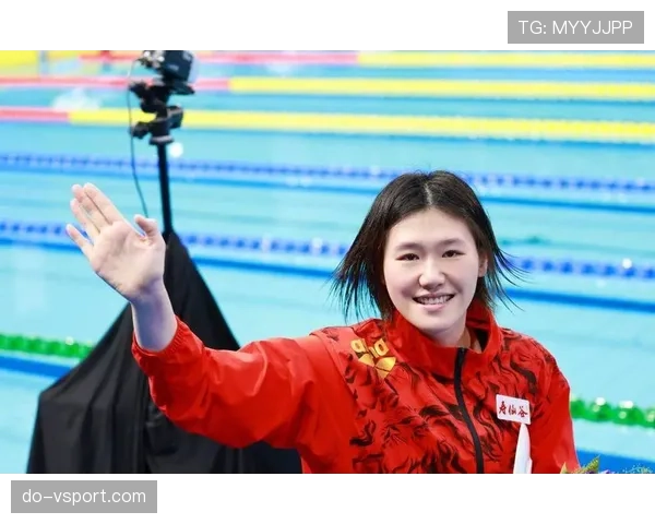 叶诗文气质分裂得离谱，一会儿邻家学妹一会儿豪门太太，我看傻了