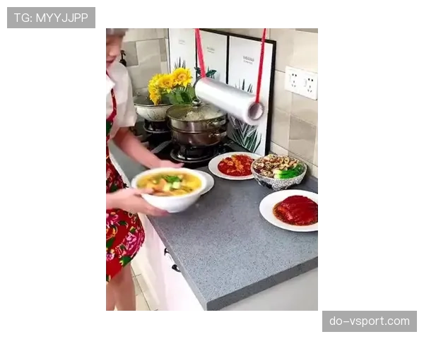 武磊家冰箱里塞满的不是菜,是西甲比赛日的早餐 武磊家冰箱里塞满的不是菜,是西甲比赛日的早餐
